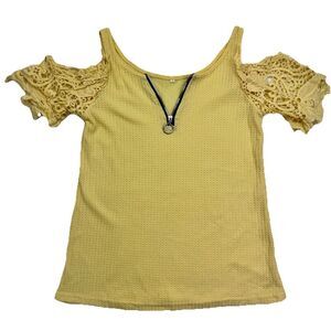 Yellow Waffle Knit Short Sleeve Shirt Size Small Lace Sleeves Front Zip